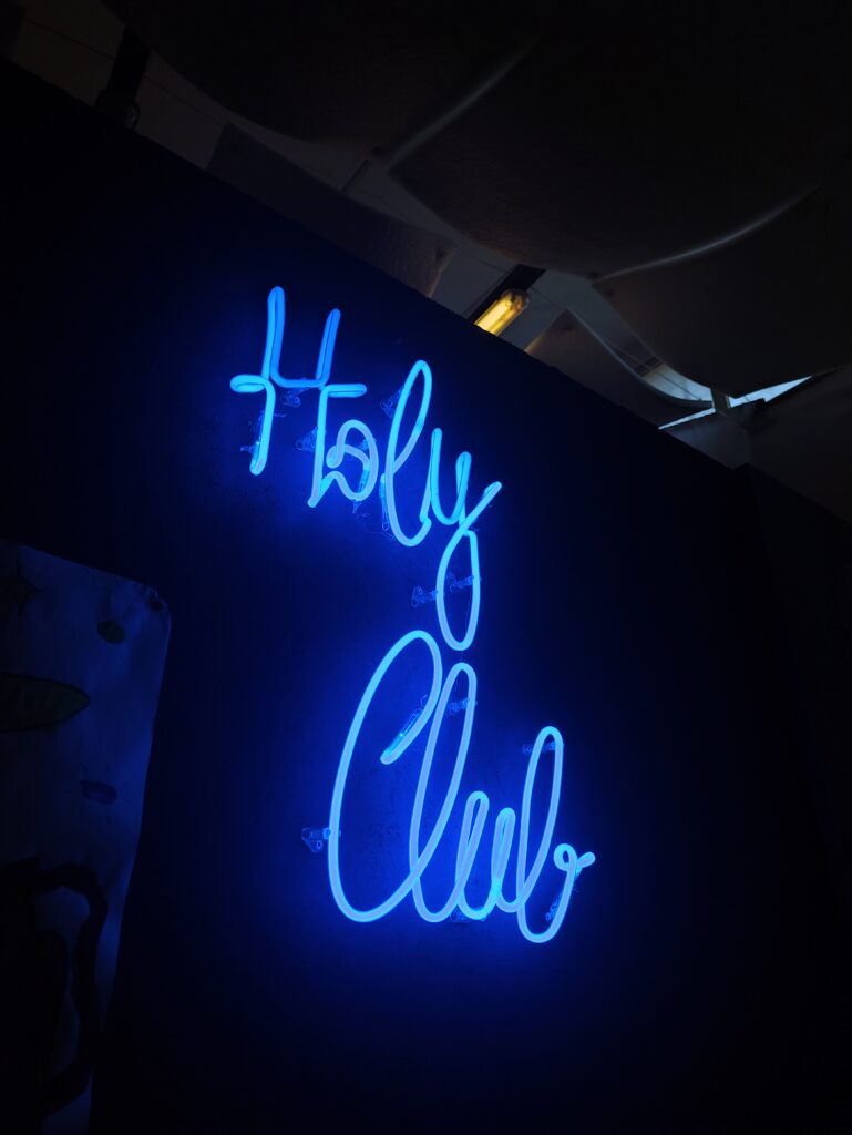 neon HOLY CLUB