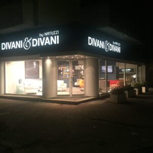 insegna luminosa DIVANI&DIVANI